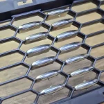 توری زیر سپر خودرو کالانیکس مدل TOR-QUICKNEGIN-100198 طرح نگین دار مناسب برای کوییک - تصویر 2