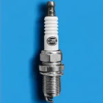 شمع خودرو هلا مدل FR7DC کد Germany+1 پایه کوتاه مناسب برای شاهین M15TC بسته ۴ عددی - تصویر 2